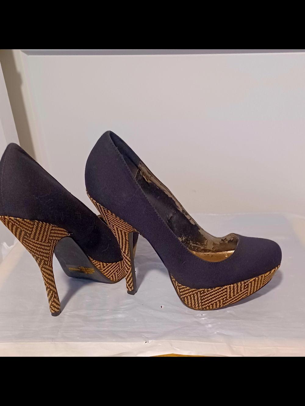 Charlotte Russe Black Platform Pumps with Woven Accent - Picture 3 of 3
